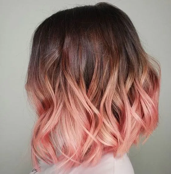 Sempat Dicap Nyeleneh Bahkan Dicaci, Kini 4 Desain Fashion Ini Justru Trending dan Dipuji! 8