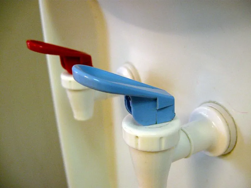 Inilah 6 Penyebab Umum Kebocoran Dispenser 11