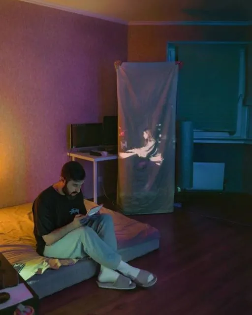 10 Ide Pre-wedding di Rumah dengan Konsep Proyeksi. Hasil Artistik Mirip Foto di Instalasi Seni! 12