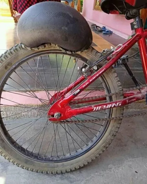 11 Kreativitas Orang yang Ujung-Ujungnya Nyusahin Diri Sendiri. Mau Main Sepeda Aja Ribet, Ampun :( 22
