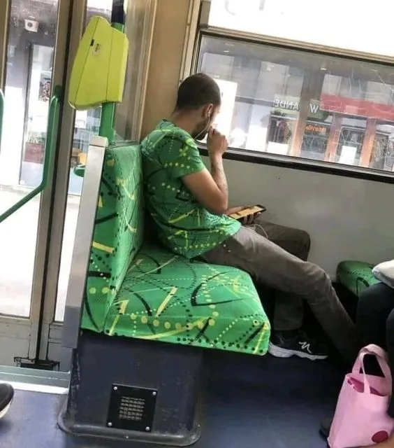 Bisa Kembaran Tanpa Janjian, ini 11 Momen Kebetulan yang Jarang Terjadi. Kok Bisa Gitu, Ya? 17