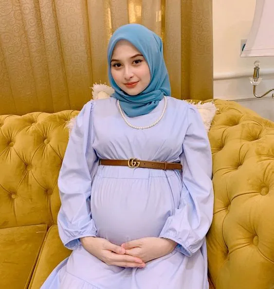 9 Trik Mix and Match Busana Buat Bumil di Trimester 3; Elegan, Nyaman dan Simpel! 16