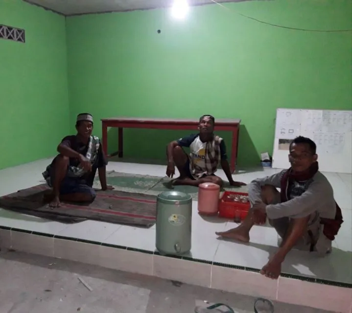 Topik Obrolan Paling Favorit di Pos Ronda. Ternyata Ngerumpi Nggak Cuma Urusan Ibu-Ibu 9