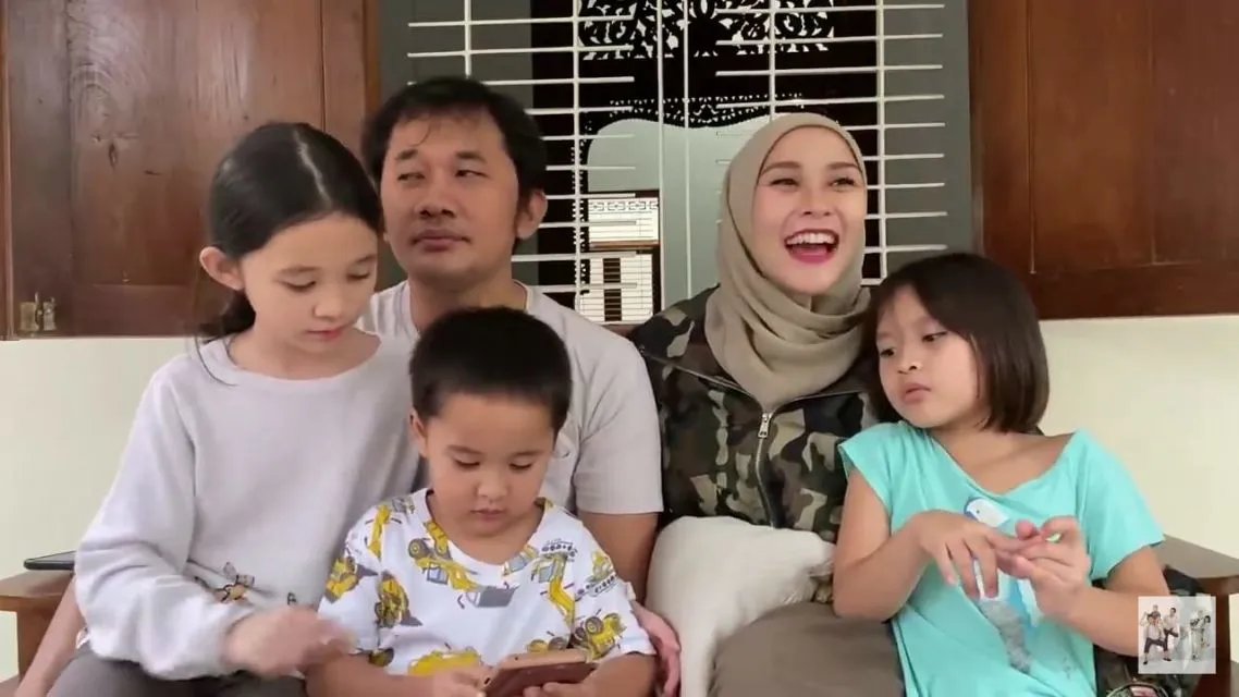 Sempat Ingin Gugurkan Janinnya, ini Alasan Zaskia Mecca Baru Umumkan Kehamilannya yang Udah 8 Bulan 6