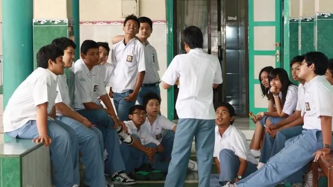 5 Alasan Cewek Zaman Sekolah Kalau ke Kamar Kecil Selalu Berdua. Pamitnya Sebentar, Baliknya Lama 5