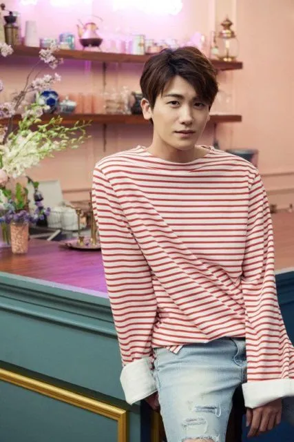 9 Aktor Korea yang Gayanya Sederhana di Keseharian. Yang Macho Sampai Imut, Ada! 16