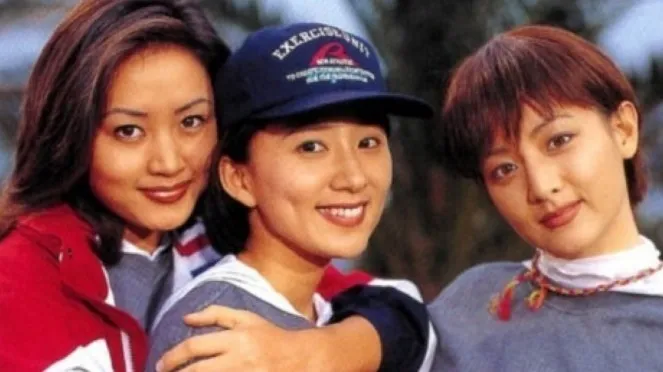 Transformasi Gaya Kim Hee-ae dari Tahun 1992 Hingga Kini; Cantiknya Nggak Berubah! 12