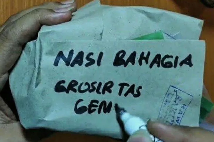 Suami Istri Bagikan Nasi Bungkus Berisi Uang Jutaan. Bukti Masih Banyak Orang Baik di Luar Sana 2