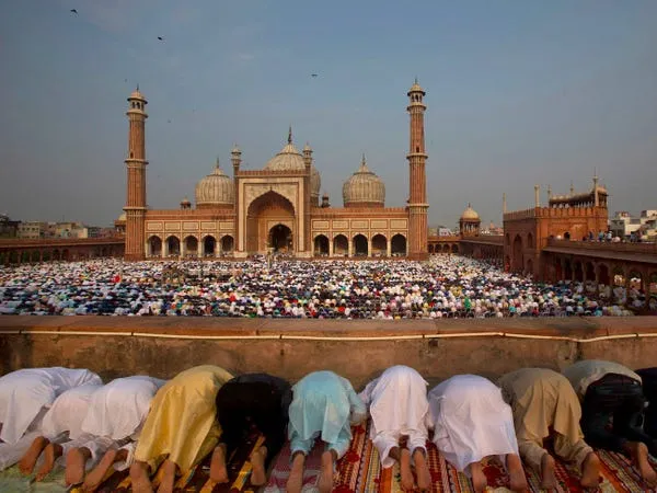 10 Potret Kemeriahan Idulfitri dari Berbagai Negara di Masa Sebelum Pandemi. Bikin Kangen Kumpul Keluarga! 11