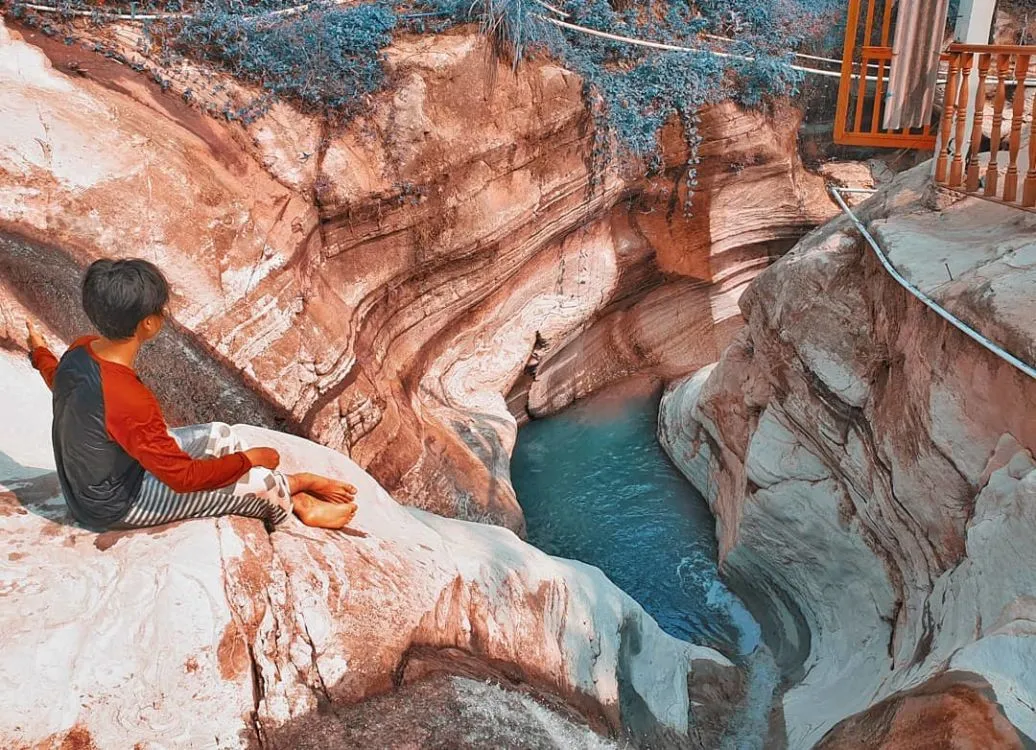 Curug Love, Destinasi Cantik dan Menyegarkan di Bogor. Jadi Pengen Nyebur ke Sana! 5