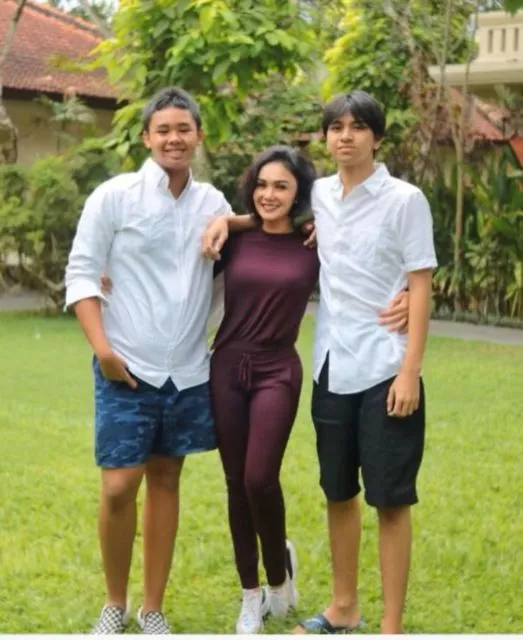 8 Artis Berstatus Single Mom. Ketangguhan Mereka Membesarkan Anak Seorang Diri Bisa Jadi Inspirasi 14