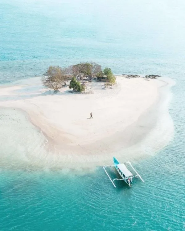 Rekomendasi 7 Pantai Indah di Lombok yang Menunggumu Datang. Kangen Nyebur Nggak Sih? 8