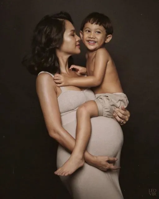 10 Ide Maternity Photoshoot ala Andien Aisyah. Di Rumah Aja Tapi Hasil Fotonya Sekece di Studio! 17