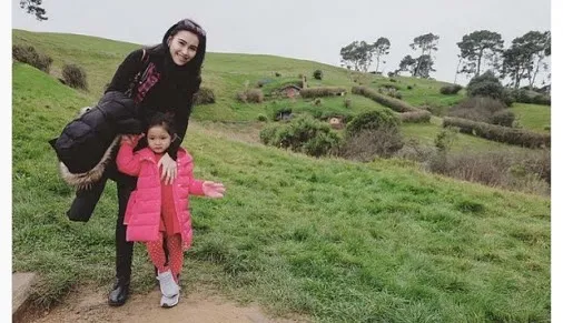8 Artis Berstatus Single Mom. Ketangguhan Mereka Membesarkan Anak Seorang Diri Bisa Jadi Inspirasi 11