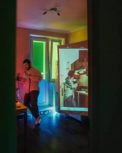 10 Ide Pre-wedding di Rumah dengan Konsep Proyeksi. Hasil Artistik Mirip Foto di Instalasi Seni! 13