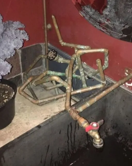 Begini Jadinya Jika Renovasi Rumah Dilakukan oleh Orang yang Lagi Banyak Masalah. Ambyar Semuanya! 20