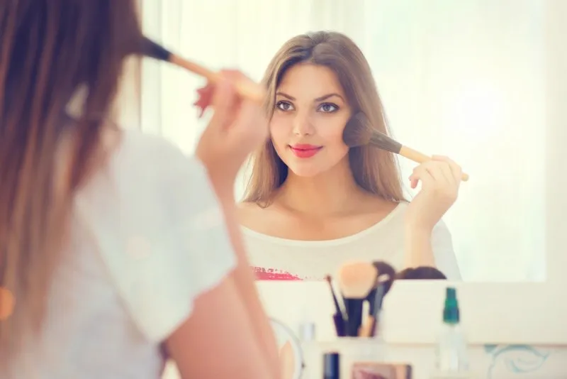 8 Produk Makeup yang Wajib Dimiliki Para Pemula. Aman dan Natural Buat Muka! 15
