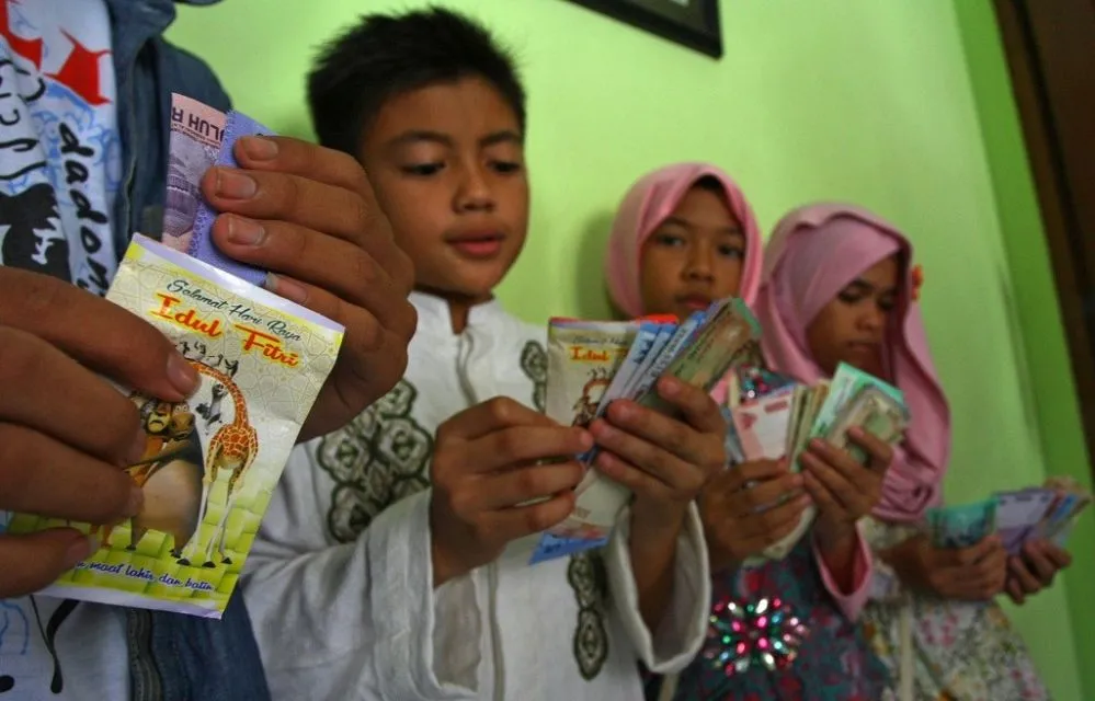 5 Kalimat Legendaris yang Selalu Terdengar Saat Momen Silaturahmi Lebaran. Tahun ini Nggak Ada :( 8
