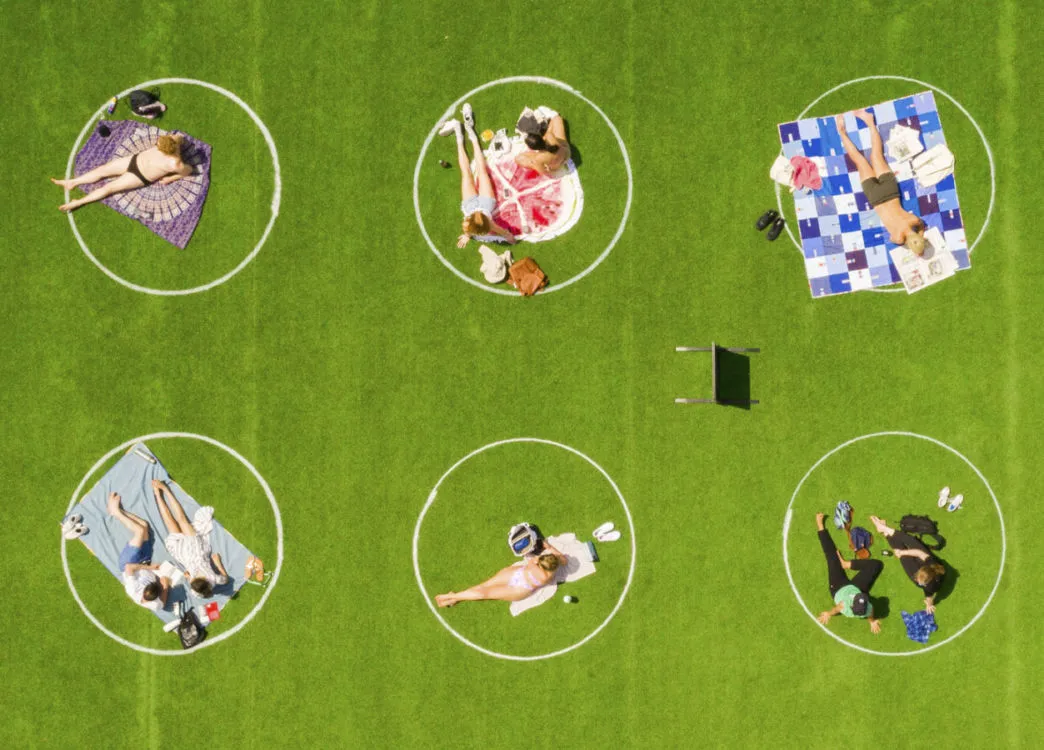 Social Distancing Circle, Lingkaran untuk Jaga Jarak Antar Pengunjung Taman di Domino Park 6
