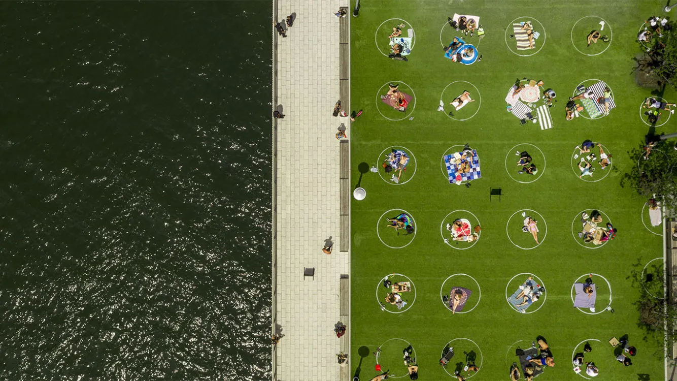Social Distancing Circle, Lingkaran untuk Jaga Jarak Antar Pengunjung Taman di Domino Park 5