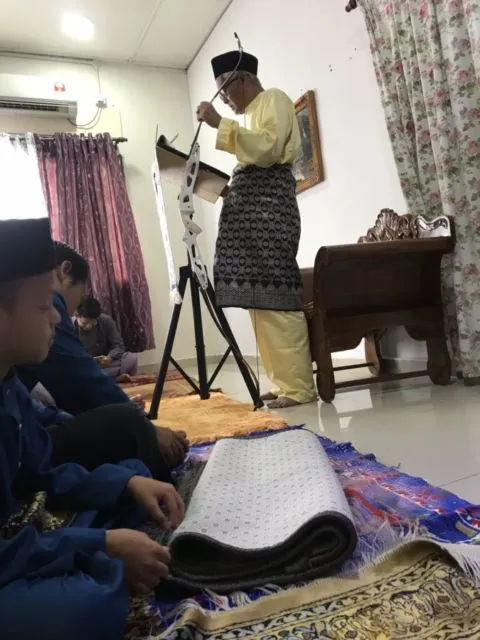 11 Potret Kreatif Momen Khotbah Salat Id di Rumah Ketika Karantina. Yang Penting Berasa Lebaran~ 21