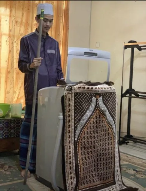11 Potret Kreatif Momen Khotbah Salat Id di Rumah Ketika Karantina. Yang Penting Berasa Lebaran~ 12