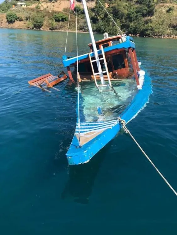 Tak Ada Wisatawan, Kapal-kapal di Labuan Bajo Tenggelam Karena Tidak Terurus. Sayang Banget ya! 8