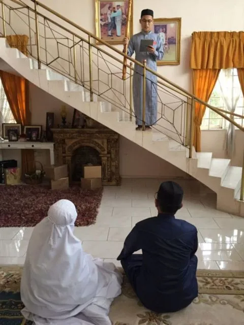 11 Potret Kreatif Momen Khotbah Salat Id di Rumah Ketika Karantina. Yang Penting Berasa Lebaran~ 19