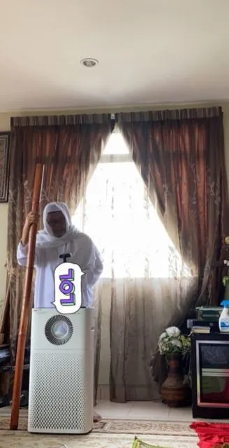 11 Potret Kreatif Momen Khotbah Salat Id di Rumah Ketika Karantina. Yang Penting Berasa Lebaran~ 16