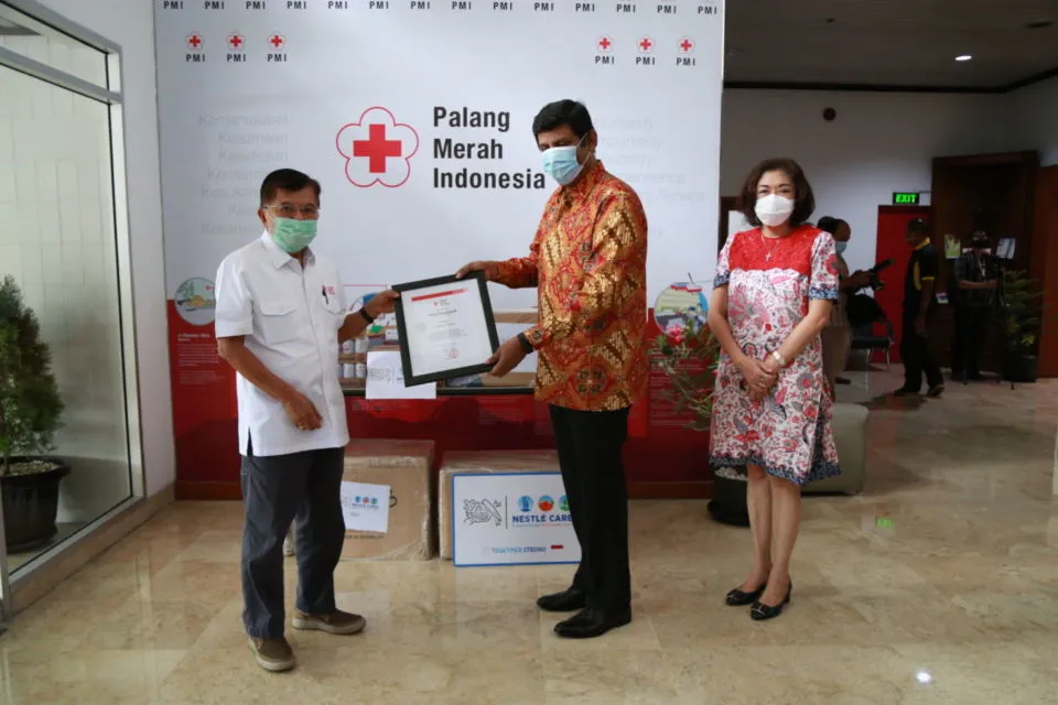 Beri Bantuan APD Serta Produk Makanan dan Minuman, Nestlé Indonesia Dukung PMI Hadapi Pandemi Covid-19 4