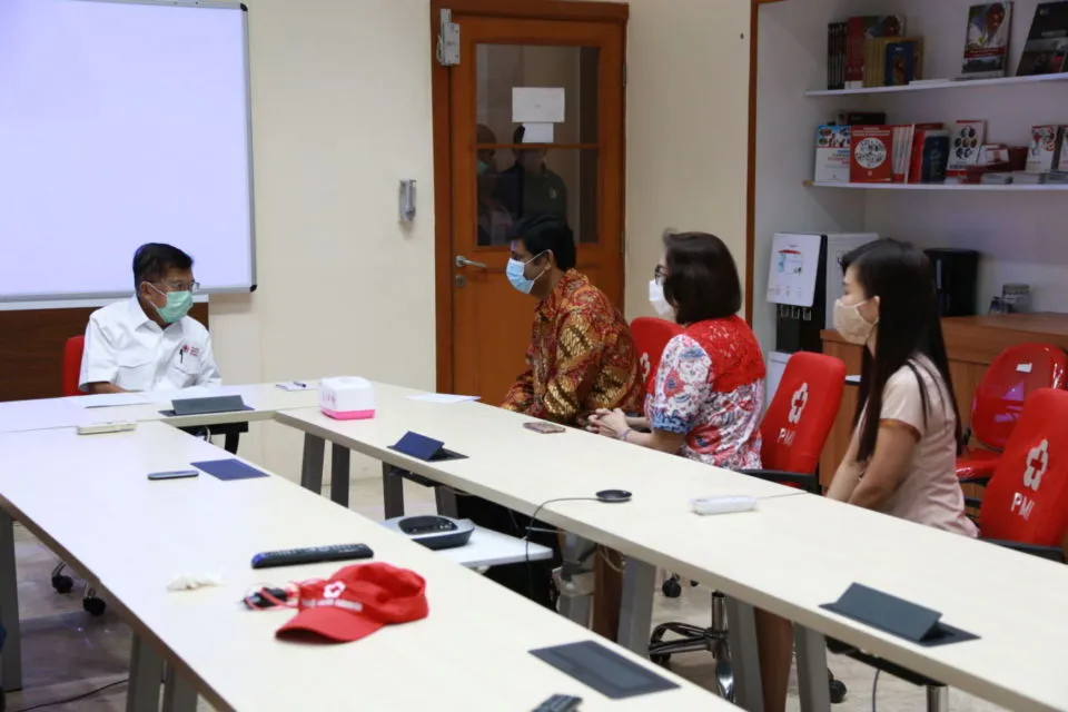 Beri Bantuan APD Serta Produk Makanan dan Minuman, Nestlé Indonesia Dukung PMI Hadapi Pandemi Covid-19 3