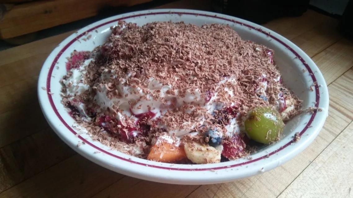 8 Resep Salad Buah yang Nggak Cuma Penuh Mayones dan Keju Saja. Potensial untuk Jualan Juga 16