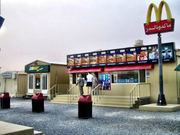Deretan Foto McD Paling Aneh yang Pernah Ada. Di Indonesia Nggak Ada yang Kayak Gini, Kan? 21
