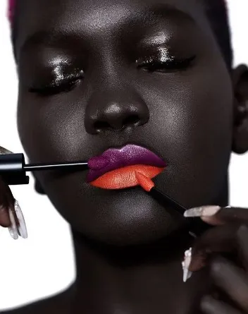 Kumpulan Foto Nyakim Gatwech, Model Kulit Hitam Asal Ethiopia dengan Gayanya yang Memesona 7