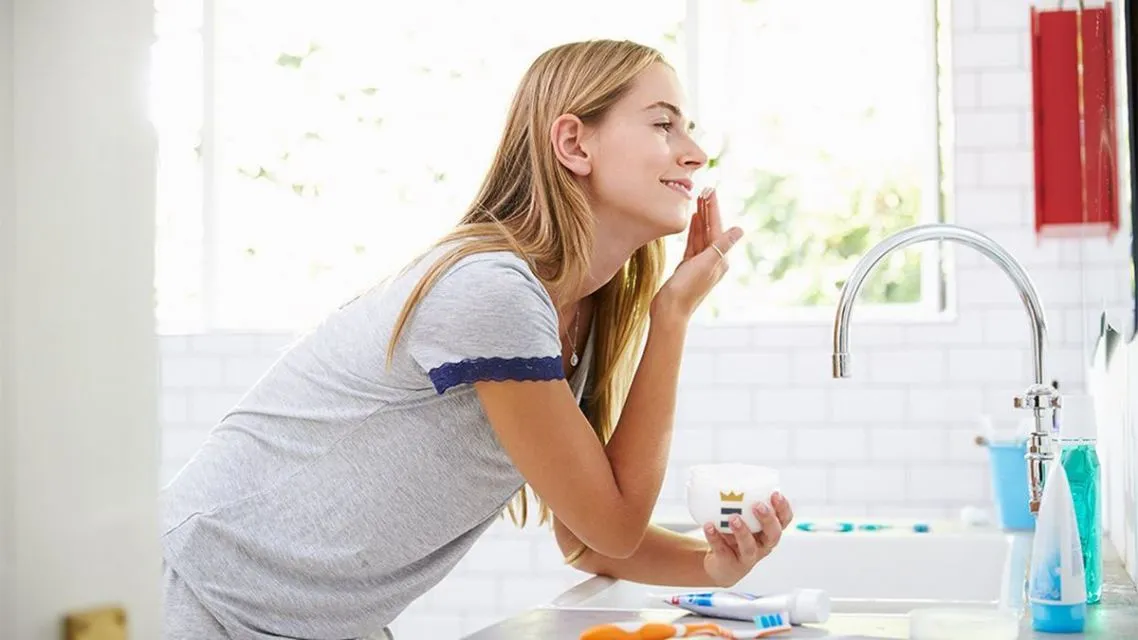 Urutan Skincare yang Bisa Dicontoh Biar Kandungannya Meresap Sempurna, Pagi dan Malam Beda! 8 urutan skincare