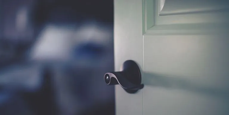 5 Kebiasaan Emak Saat Masuk ke Kamar Anaknya. Mau Marah, Tapi Malah ini yang Sekarang Bikin Kangen 9