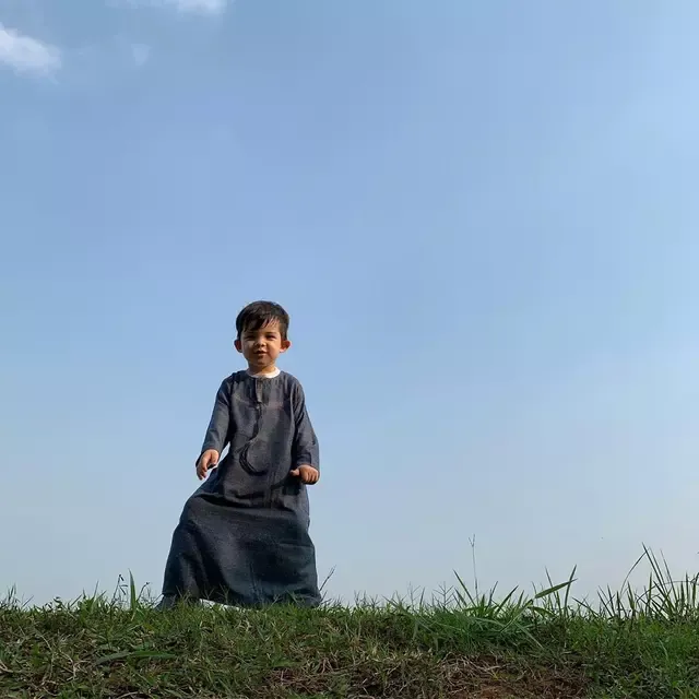 10 Anak Artis yang Dipotret Saat Memakai Baju Koko ini Emang Bikin Gemas. Siap Sambut Lebaran~ 20