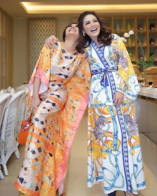 10 Gaya Menawan Para Artis dalam Balutan Kaftan Longgar. Bisa Ditiru Biar Elegan!! 17