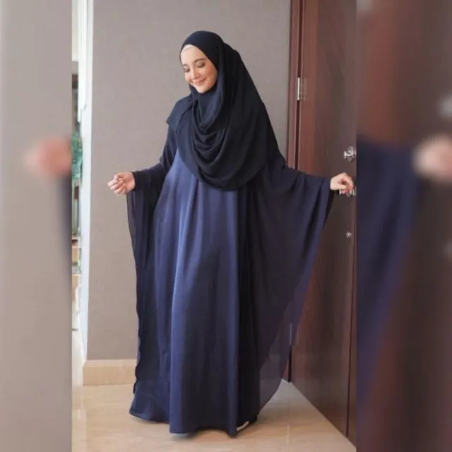 10 Gaya Menawan Para Artis dalam Balutan Kaftan Longgar. Bisa Ditiru Biar Elegan!! 18