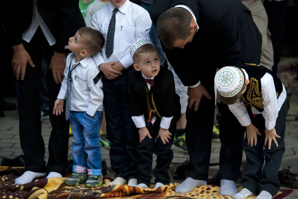 6 Macam Sifat Orang Dilihat dari Kebiasaannya Saat Salat Jamaah. Kamu Masuk yang Mana nih? 10