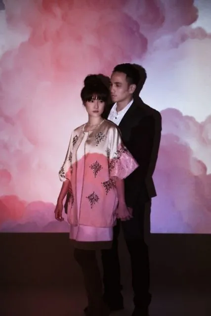 10 Ide Pre-wedding di Rumah dengan Konsep Proyeksi. Hasil Artistik Mirip Foto di Instalasi Seni! 19