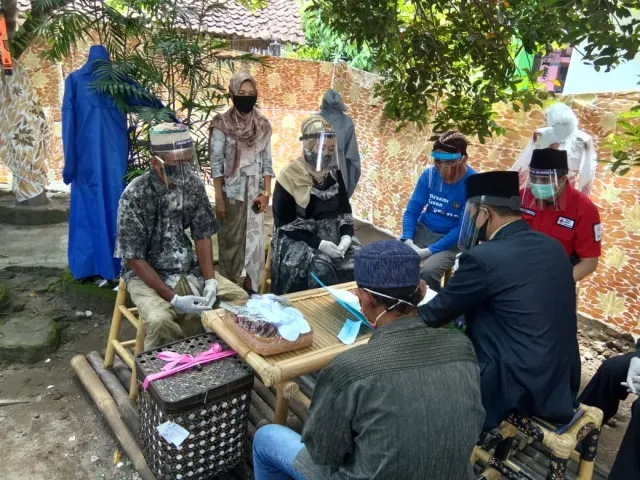 Uniknya Pernikahan Eco-friendly di Masa Pandemi; Maharnya APD dan Tetap Bisa Nikah 'di Luar KUA'! 8