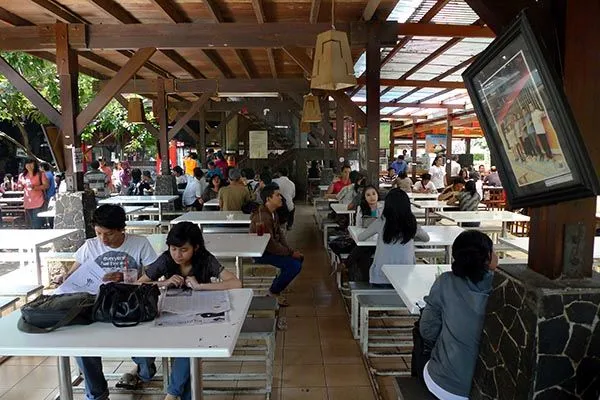 5 Tempat yang Paling Dirindukan Mahasiswa Semenjak Di Rumah Aja. Bener Kata Dilan, Rindu itu Berat 6