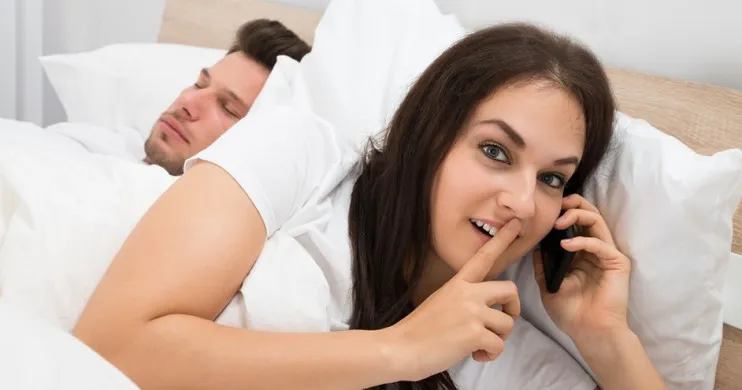 Istri Selingkuh dengan Dua Pria di Rumahnya Saat Suami Sedang Pergi. Akhirnya Ditangkap Warga! 3