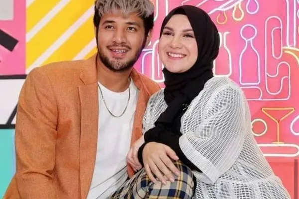 Simpan Kontak Pasangannya di HP, 9 Artis dan Figur Publik ini Pilih Beri Nama yang Unik dan Mesra 16