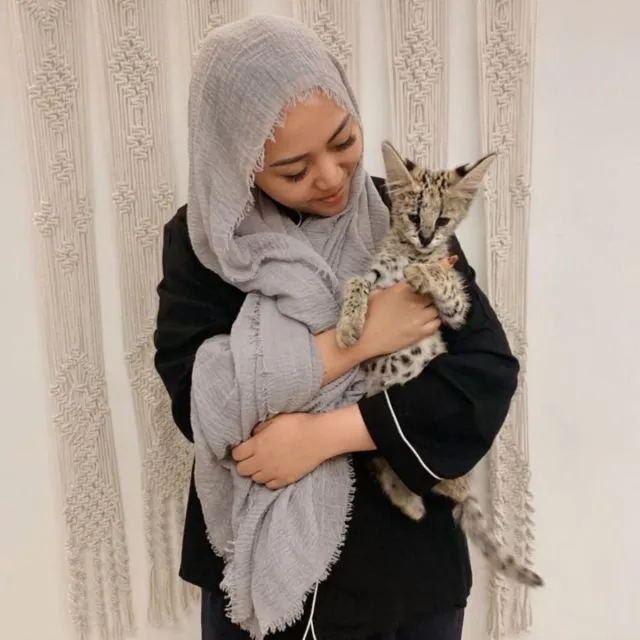 10 Artis yang Ternyata Bucing alias Budak Kucing. Sayang Banget sama Peliharaan Mereka yang Satu ini 18