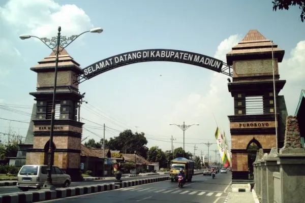 Kisah Misteri Hantu Orang Tok-tok di Madiun. Teror Suara Tengah Malam yang Bikin Merinding 4