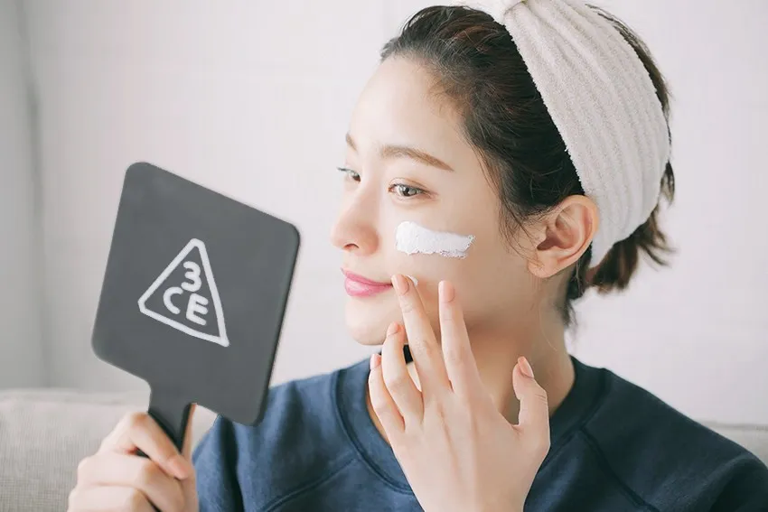Dampak Makeup Saat Pakai Masker Ternyata Nggak Main-Main. 4 Fakta Ini Perlu Dipahami! 8
