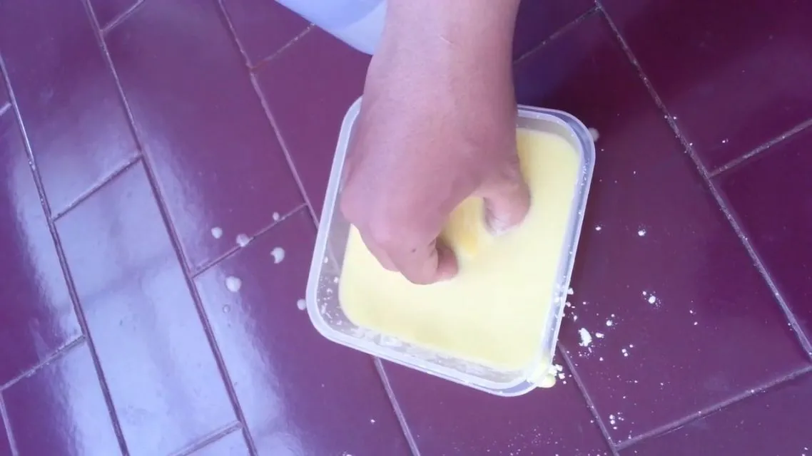 Cara Membuat Slime dengan Bahan Rumah Tangga (Mudah) 14 cara membuat slime dengan tepung maizena