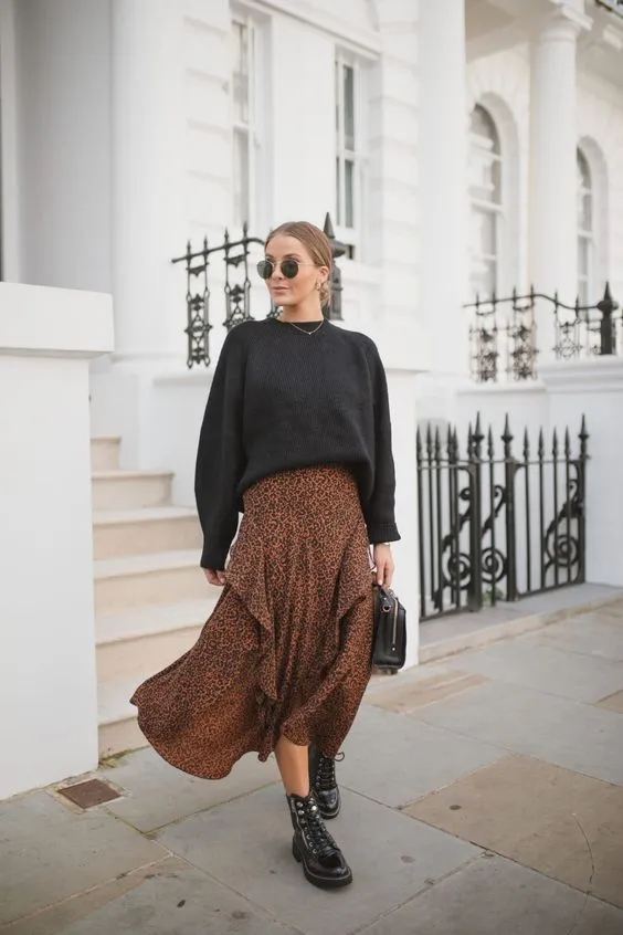 Nggak Banyak yang Tahu, Ini 10 Cara Tampil Feminin nan Sopan dengan Midi Skirt! 20